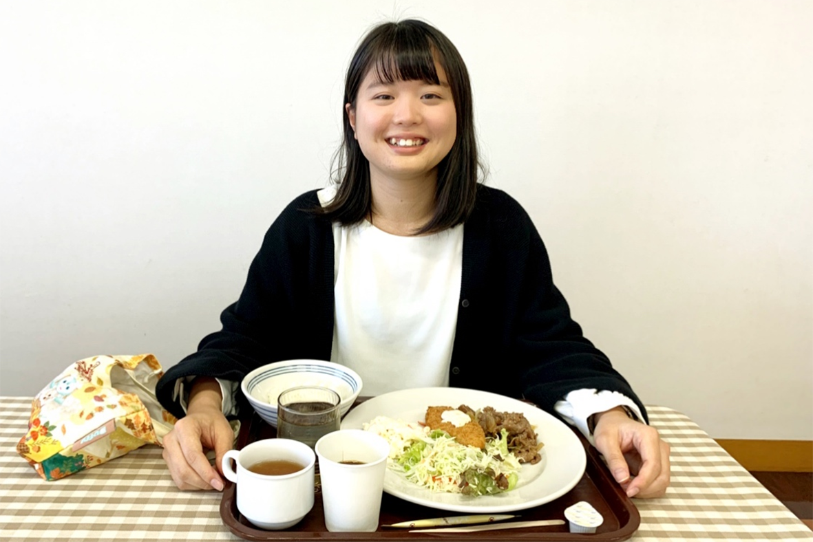 昼食の様子